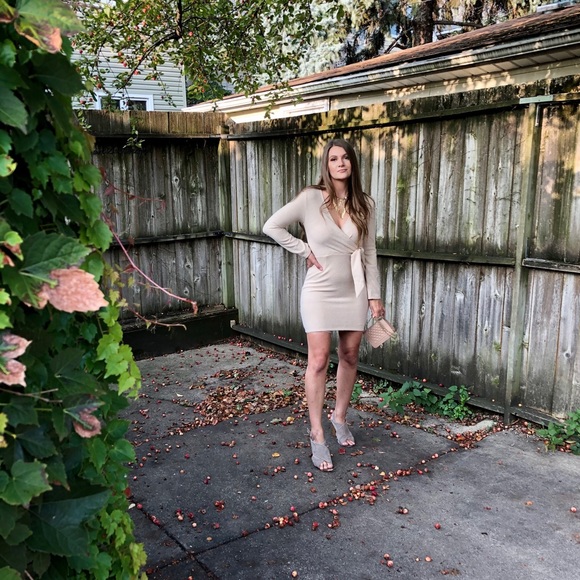 NWT Cream long sleeve dress - Picture 8 of 8